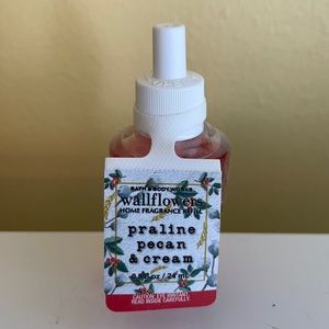 Bath & Body Works Wallflower - Praline Pecan & Cream